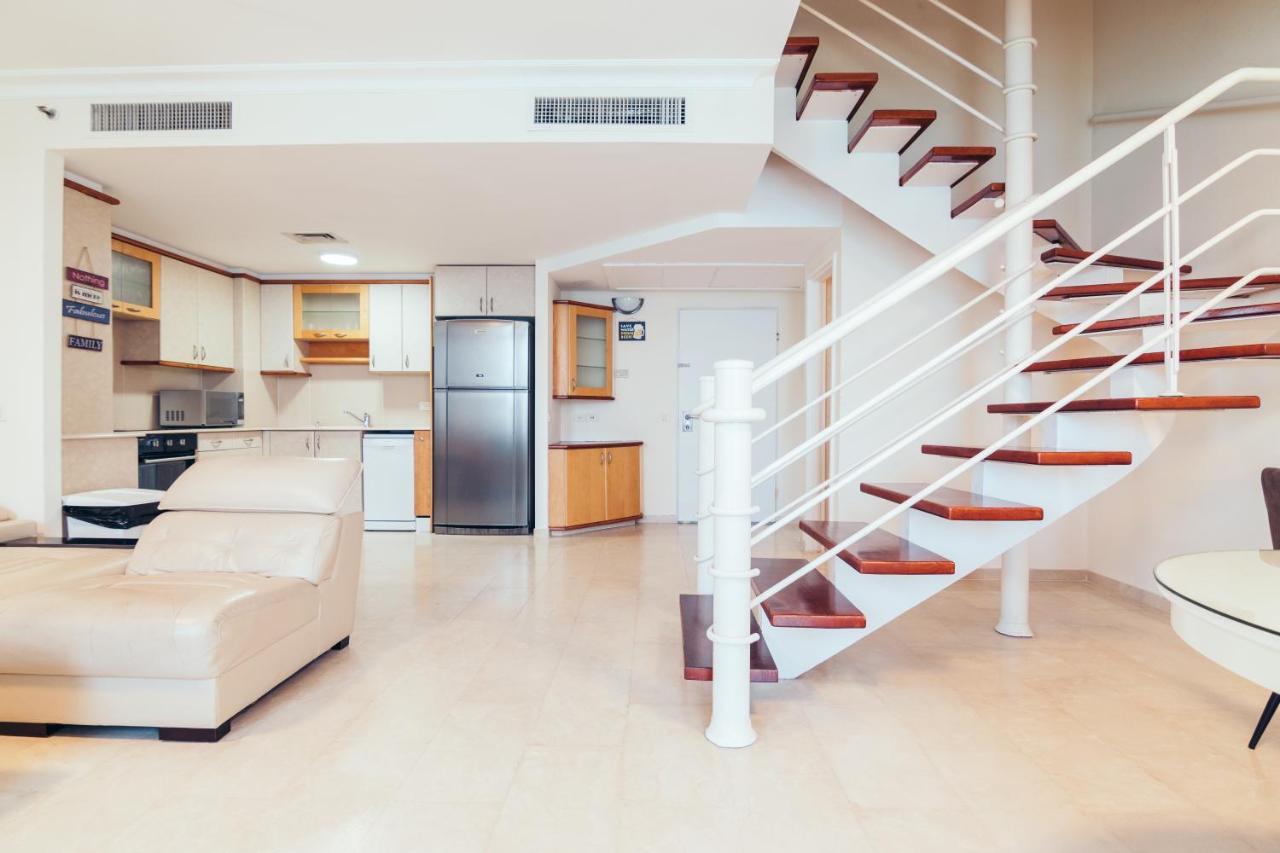 Almog Beach Apt Hotel מלון דירות אלמוג ביץ' Haifa Luaran gambar