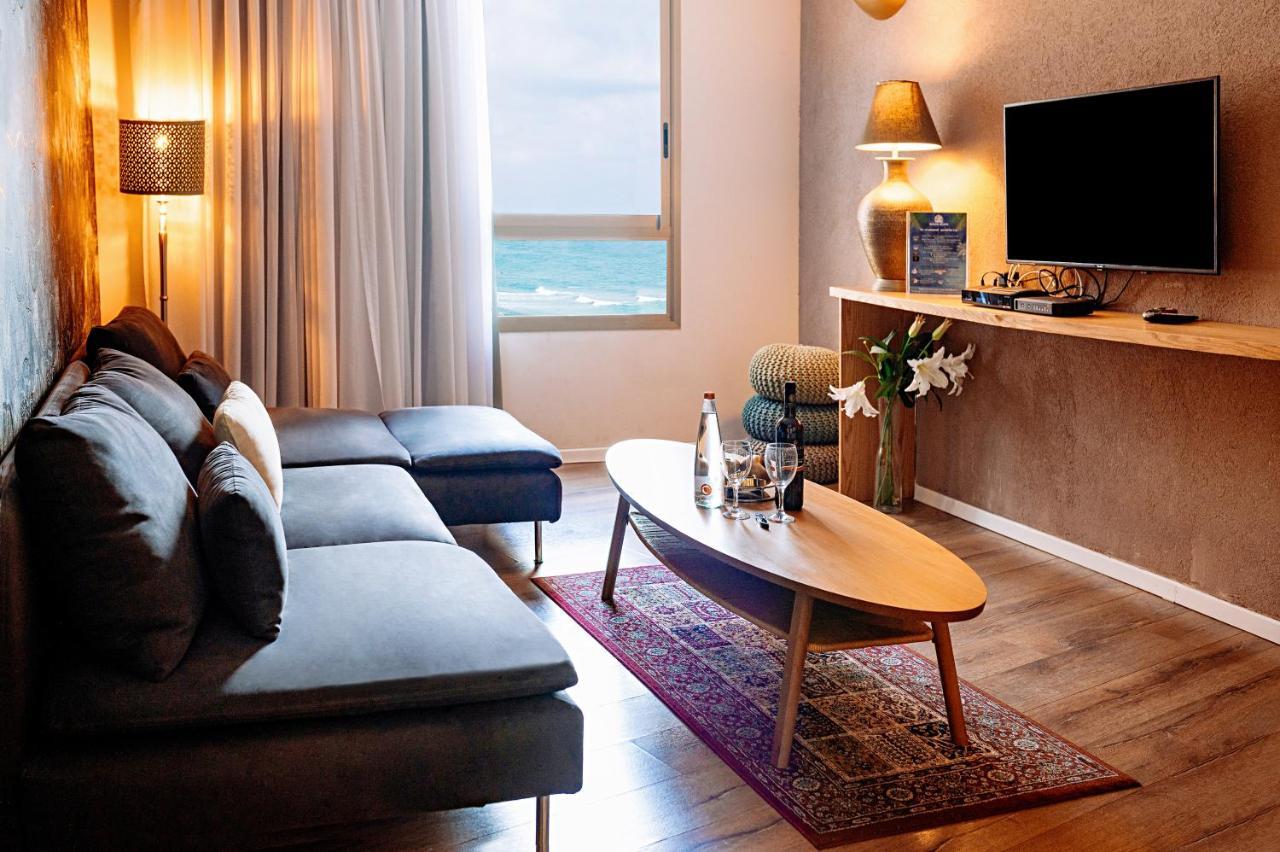 Almog Beach Apt Hotel מלון דירות אלמוג ביץ' Haifa Luaran gambar