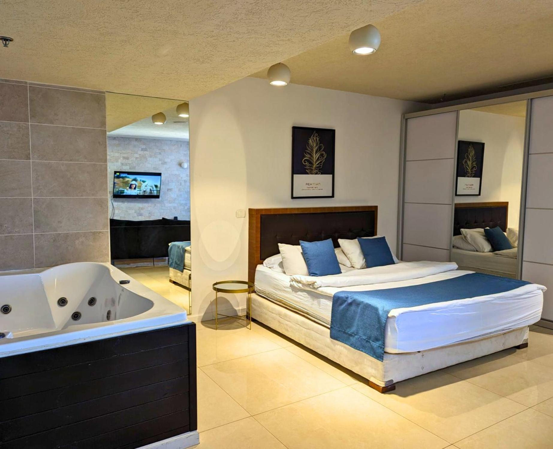 Almog Beach Apt Hotel מלון דירות אלמוג ביץ' Haifa Luaran gambar