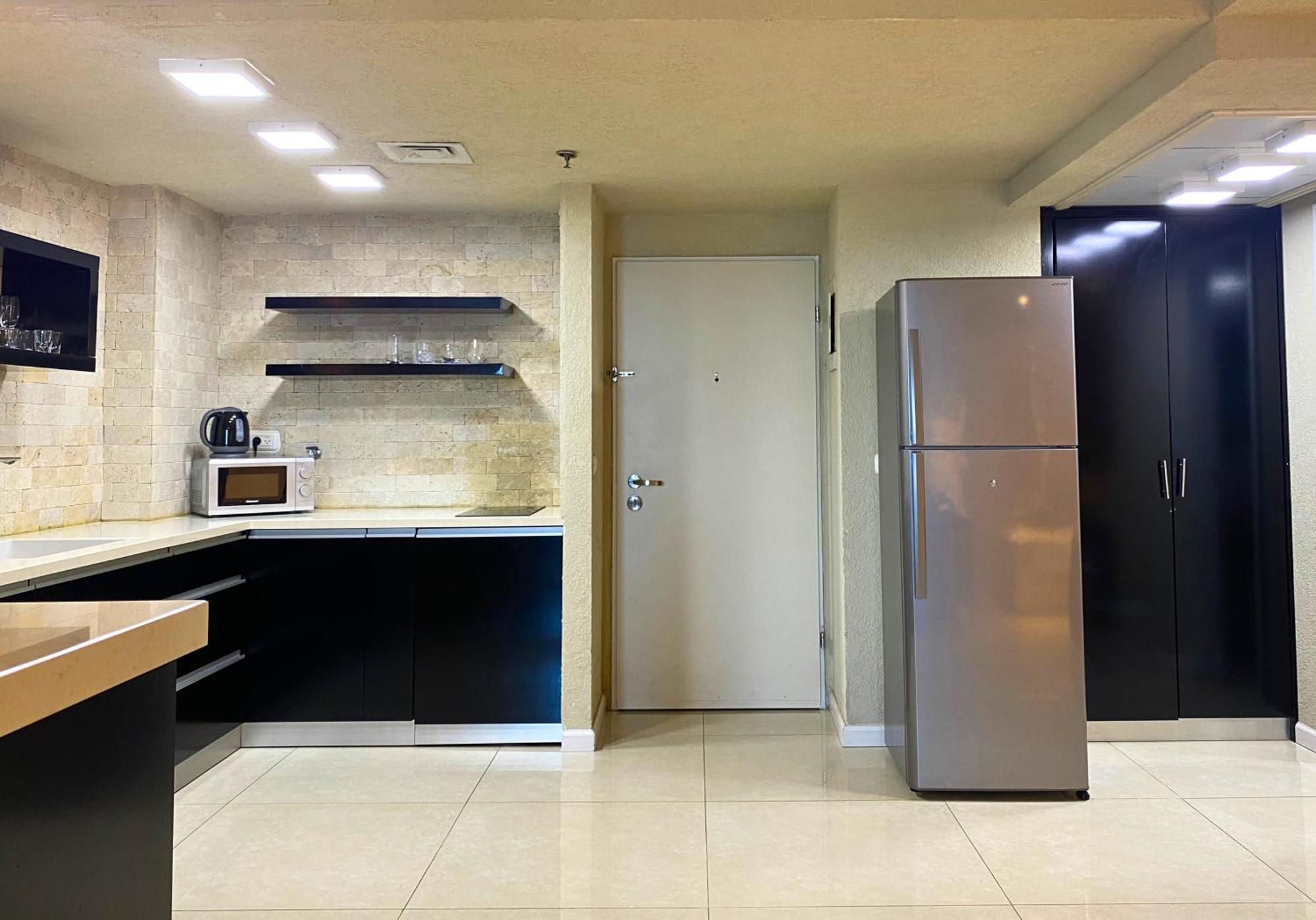 Almog Beach Apt Hotel מלון דירות אלמוג ביץ' Haifa Luaran gambar