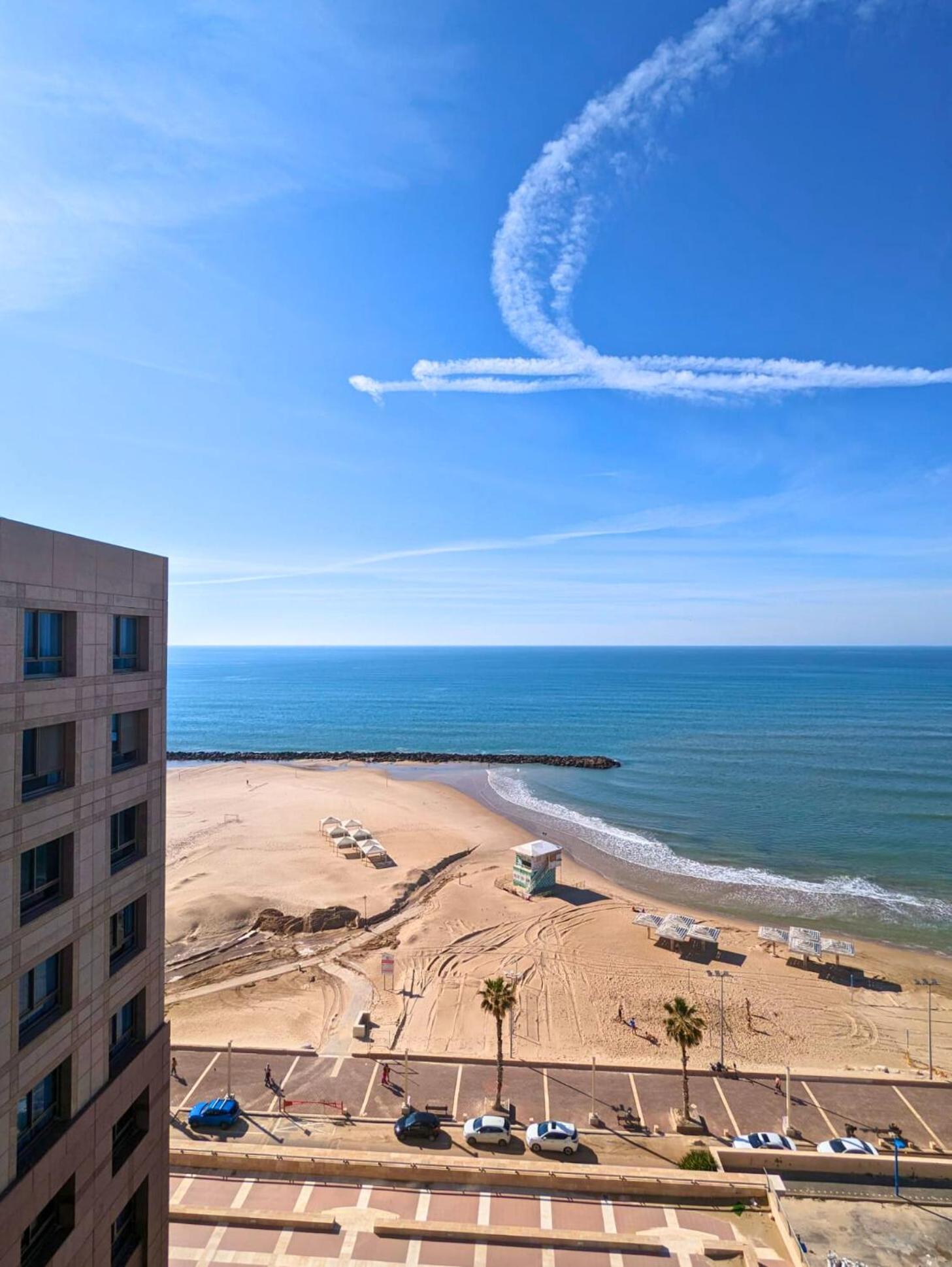 Almog Beach Apt Hotel מלון דירות אלמוג ביץ' Haifa Luaran gambar